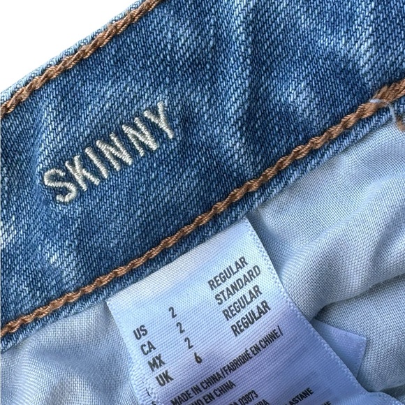 American Eagle ladies distressed lite wash skinny jeans size 2 - Picture 4 of 6